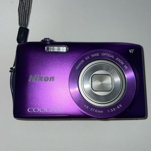 Nikon Digital Camera Coolpix S3300 6X Wide Optical zoom 100% functional like new